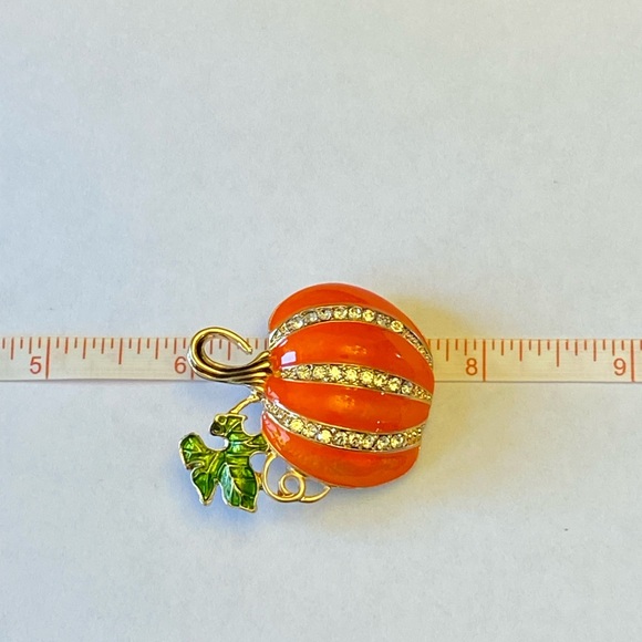 Rhinestone Pumpkin Brooch - Picture 4 of 6